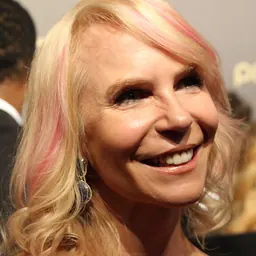 Portrait of Marti Noxon