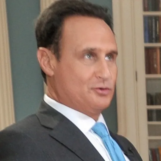 Portrait of José Díaz-Balart