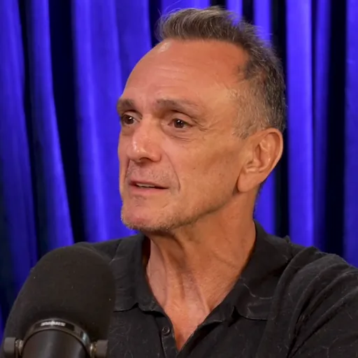 Portrait of Hank Azaria