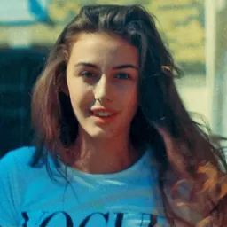 Portrait of Chloe Veitch