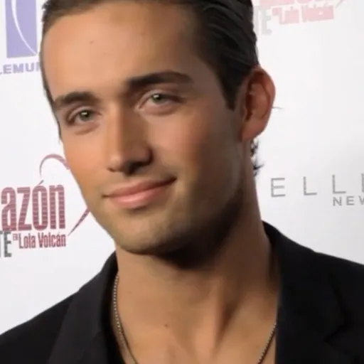 Portrait of Mauricio Hénao
