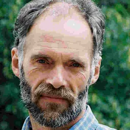 Portrait of Tim Holmes