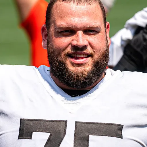 Portrait of Joel Bitonio