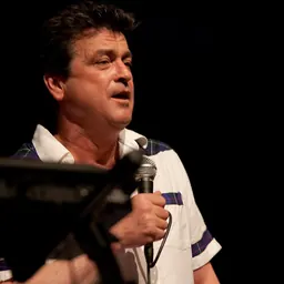 Portrait of Les McKeown