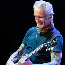 Portrait of Neil Giraldo