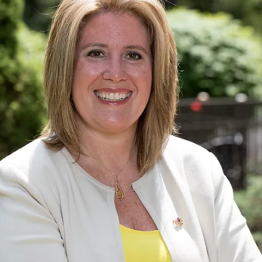 Portrait of Holly Schepisi