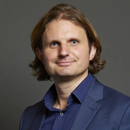 Portrait of Steffan Aquarone