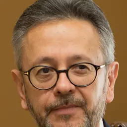 Portrait of Roberto Flores Bermúdez