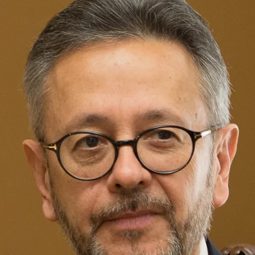 Portrait of Roberto Flores Bermúdez