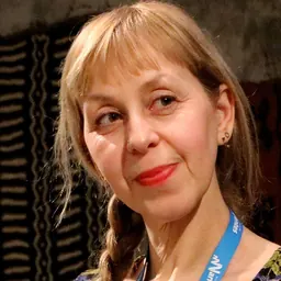 Portrait of Lola Lafon