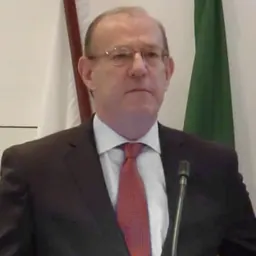 Portrait of Carmona Rodrigues