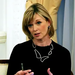 Portrait of Julie Etchingham