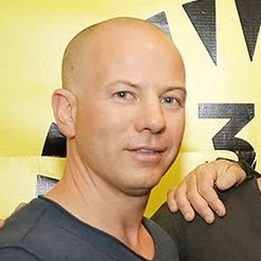 Portrait of Gordon Bijelonic