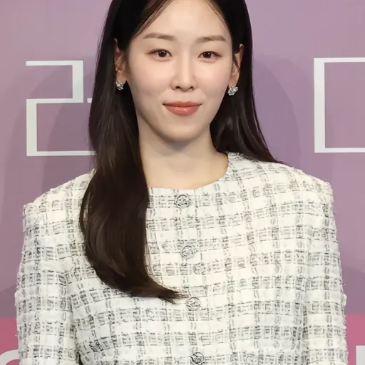 Portrait of Seo Hyun-jin