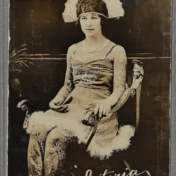 Portrait of Artoria Gibbons