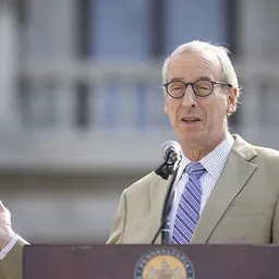 Portrait of Dan Frankel