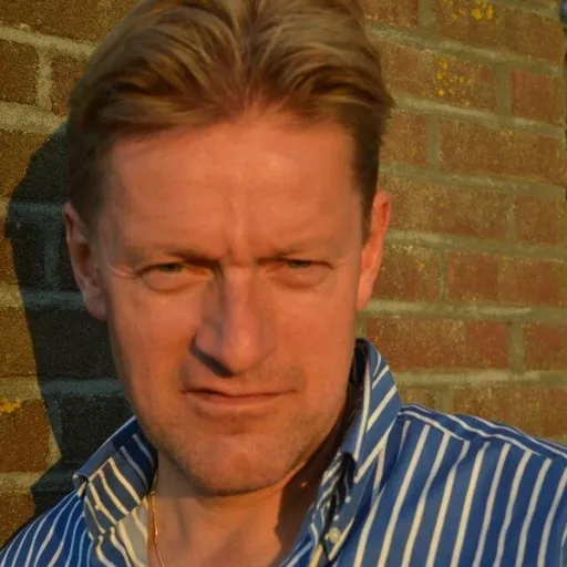 Portrait of Rob Bats
