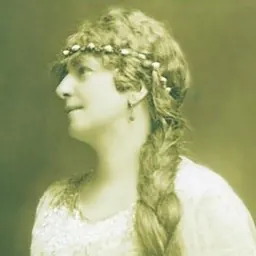 Portrait of Adine Fafard-Drolet