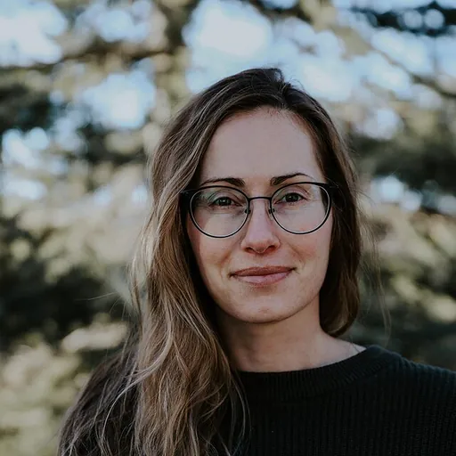 Portrait of Shea Ernshaw