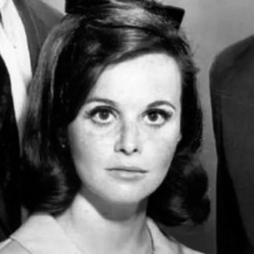 Portrait of Lynn Loring