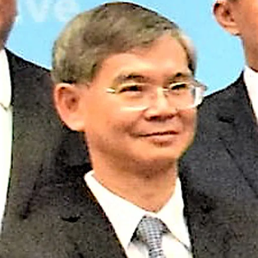 Portrait of Law Chi-kwong