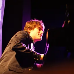 Portrait of Dan Tepfer