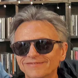 Portrait of Laurie Wisefield