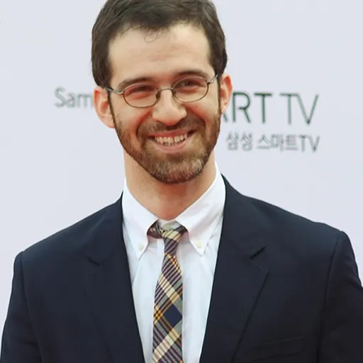 Portrait of Will Aronson