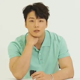 Portrait of Yoon Shi-yoon