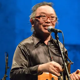 Portrait of Nguyên Lê