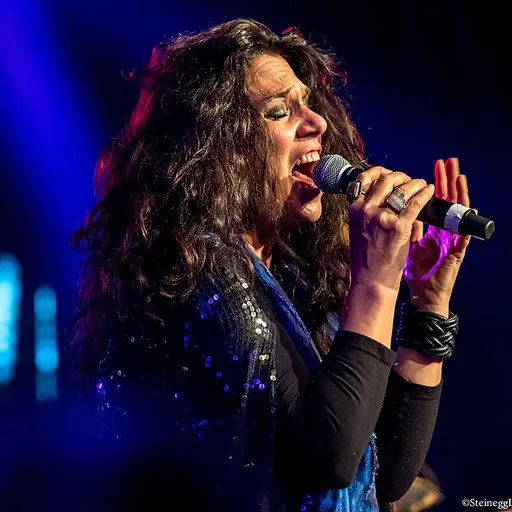 Portrait of Sari Schorr