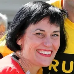Portrait of Leesa Vlahos