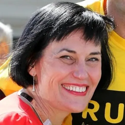Portrait of Leesa Vlahos