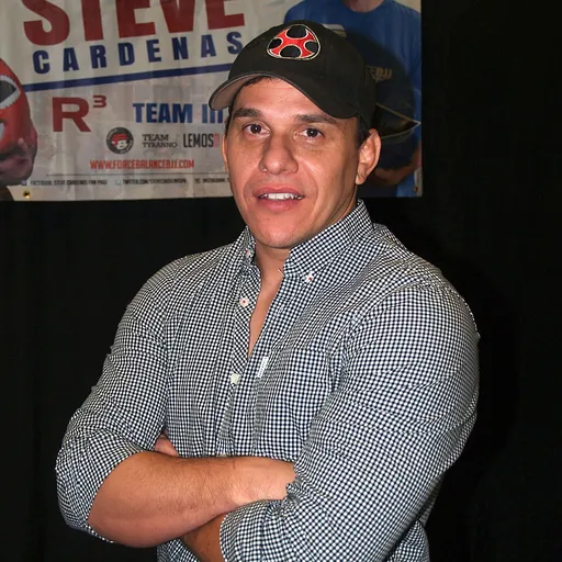 Portrait of Steve Cardenas