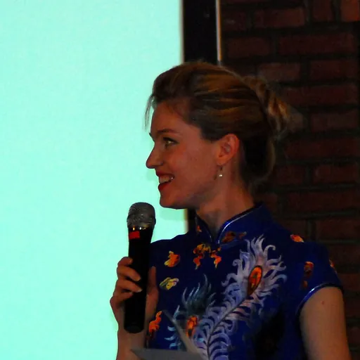 Portrait of Elyse Ribbons