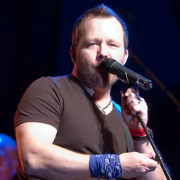 Portrait of Deric Ruttan
