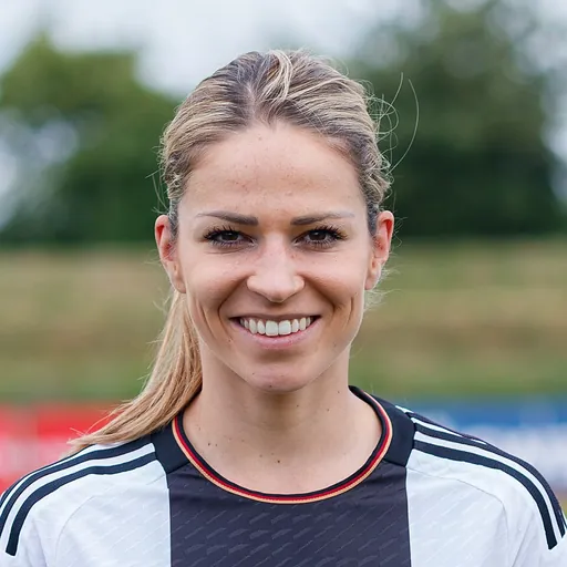 Portrait of Melanie Leupolz