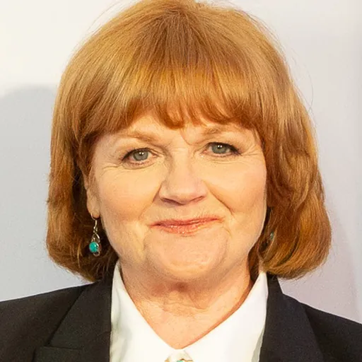 Portrait of Lesley Nicol