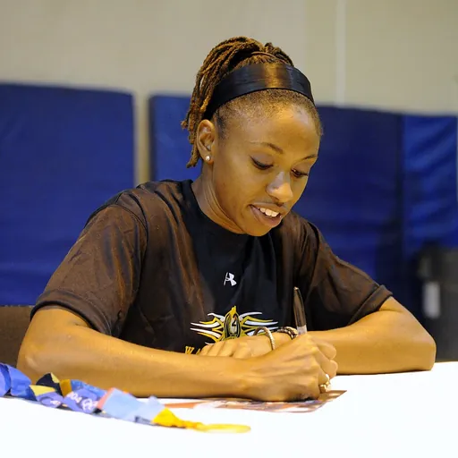 Portrait of Moushaumi Robinson