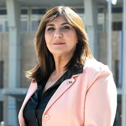 Portrait of Debbie Biton