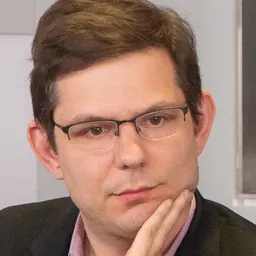 Portrait of Lee Konstantinou