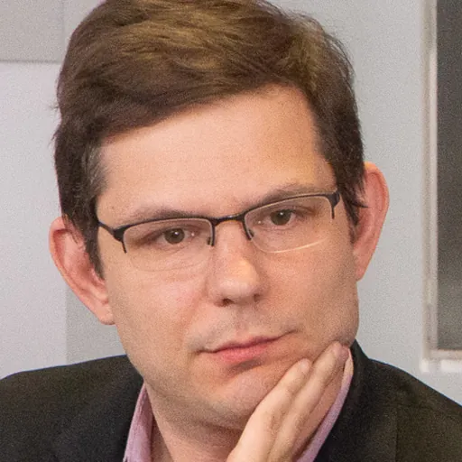Portrait of Lee Konstantinou