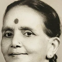 Portrait of Candrakiraṇa Saunareksā