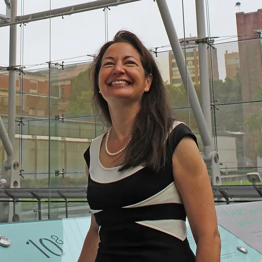 Portrait of Michelle Hanlon