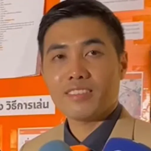 Portrait of Piyarat Chongthep