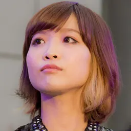 Portrait of May'n