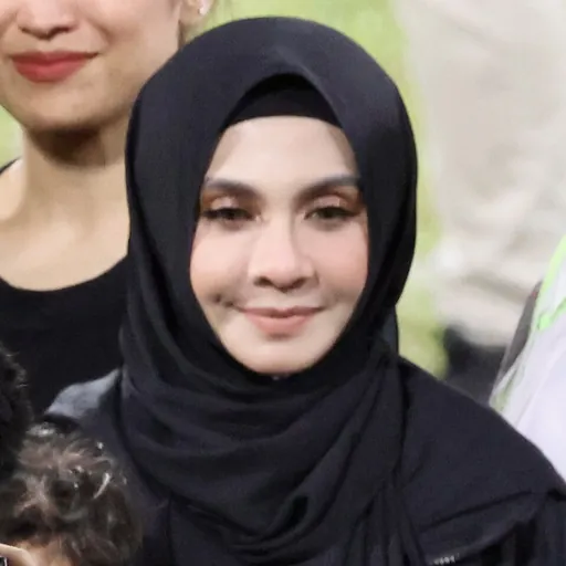 Portrait of Zizi Kirana