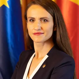 Portrait of Oana Țoiu
