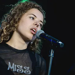 Portrait of Nilüfer Yanya