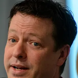 Portrait of Doug Saunders